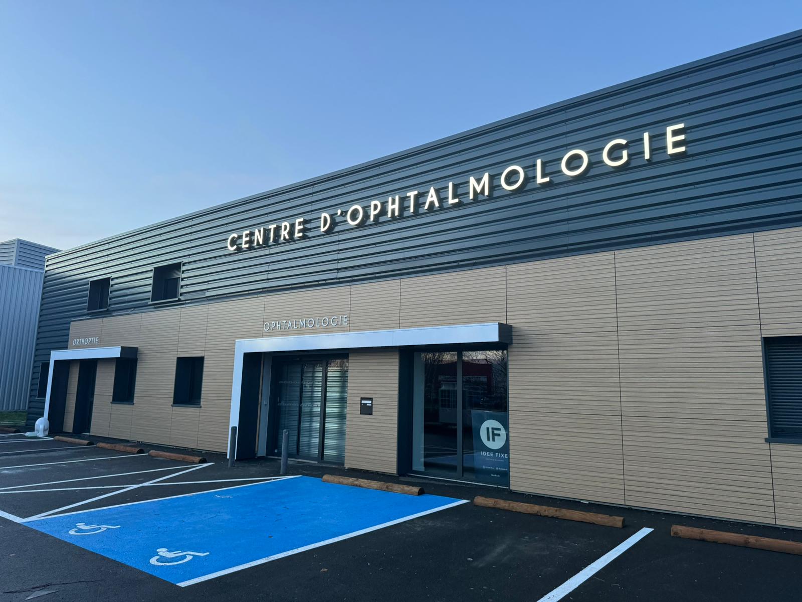 façade extérieure du centre d'ophtalmologie