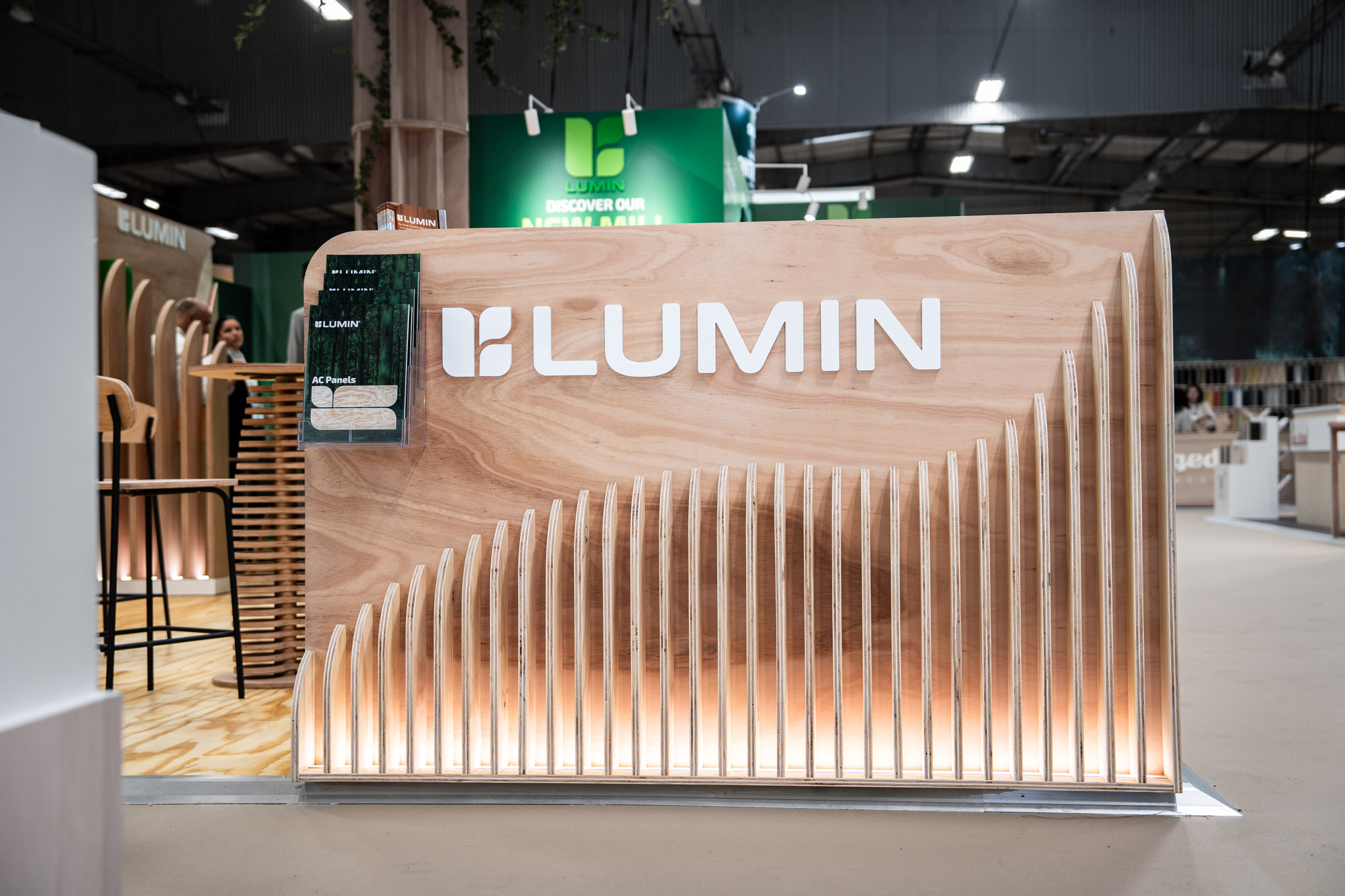 Stand durable LUMIN