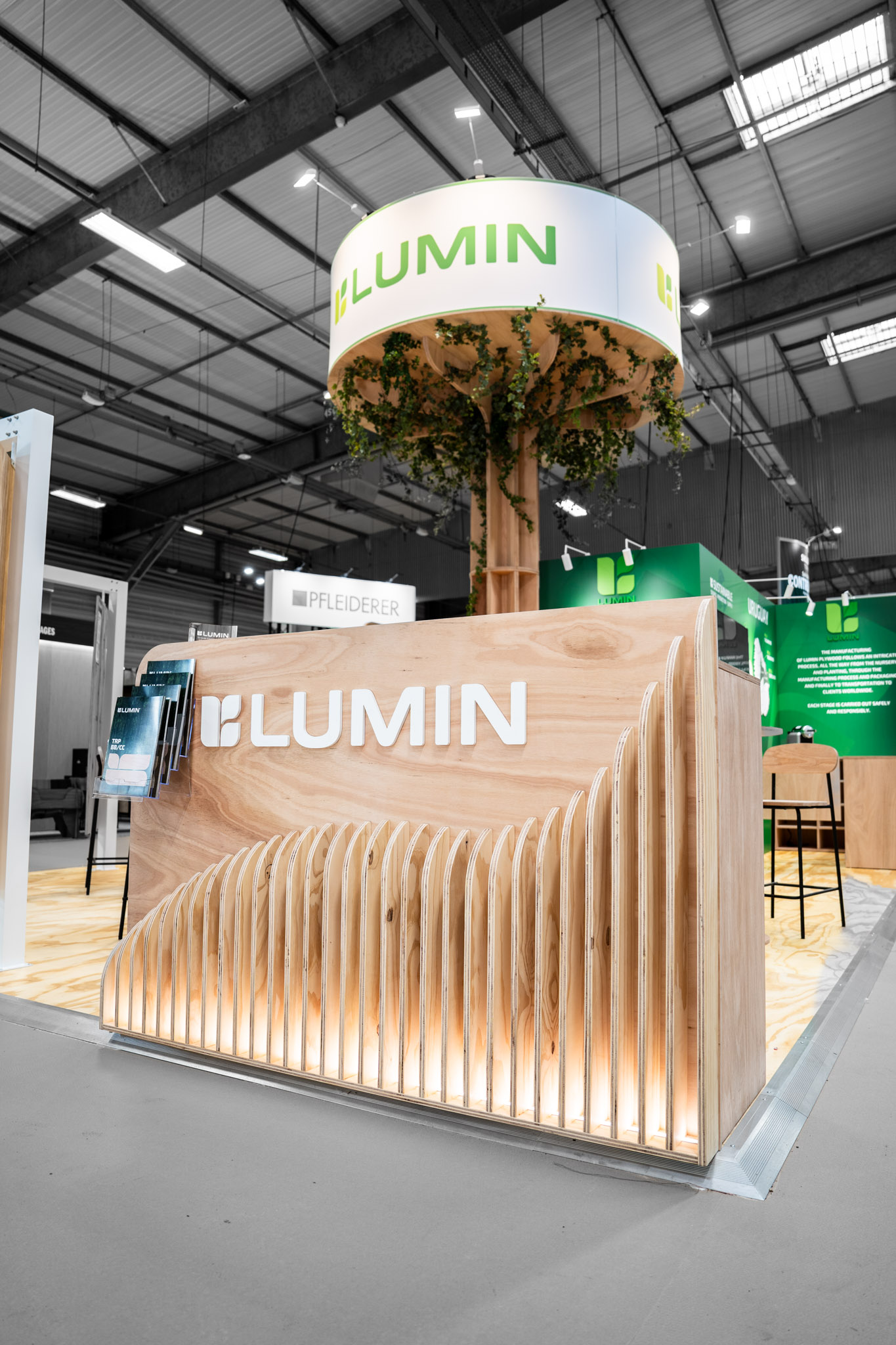 Stand durable LUMIN